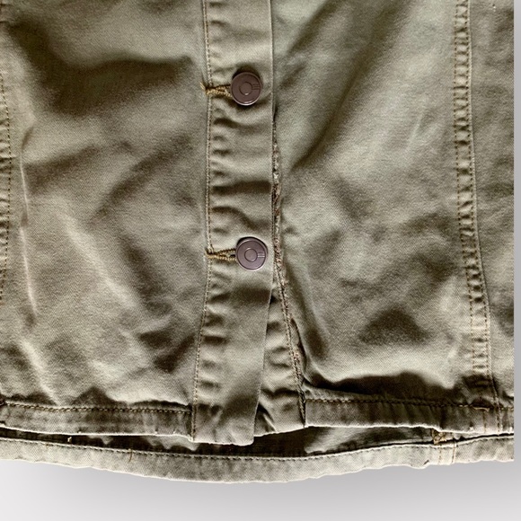 Per Se sage green cargo metal button down skirt with front pockets capsule - Picture 5 of 6